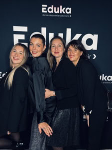 4 femmes faisant une photo